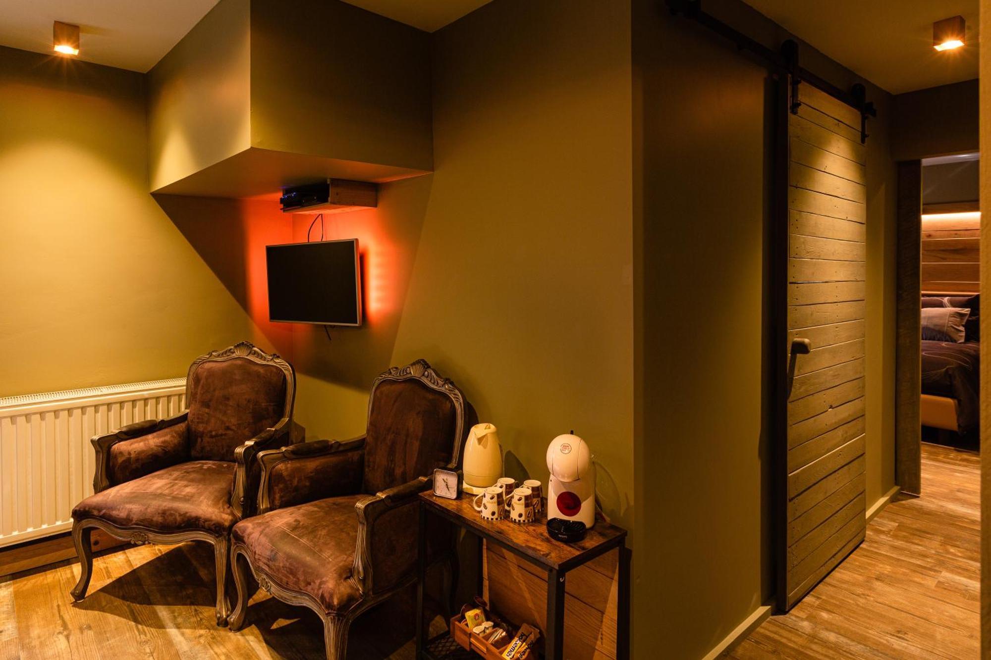 Le Lignely Hotel *